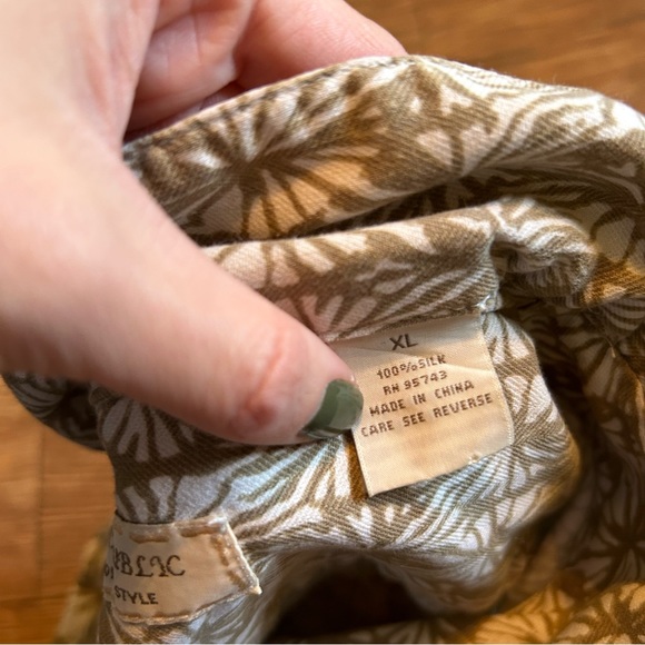 Tan Island Design collared shirt - Picture 3 of 3